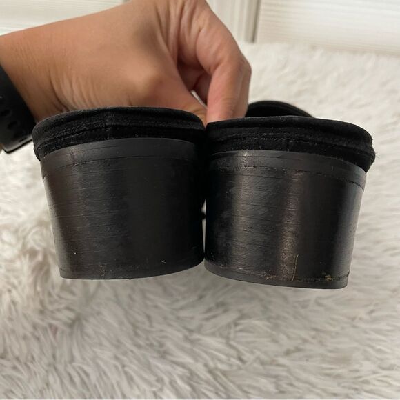 Stuart Weitzman Black Suede Heeled Mules Slip On Buckle Accent sz‎ 7.5 B - Picture 5 of 7